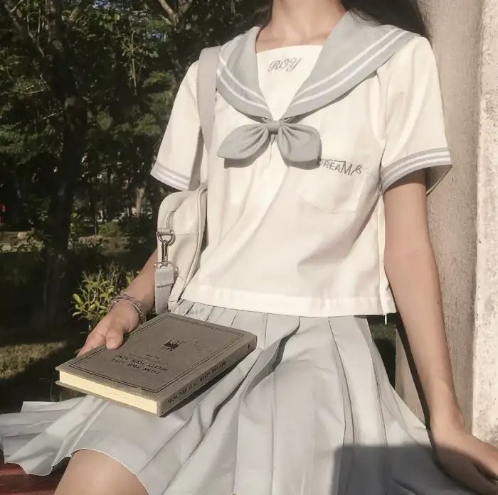 春泪溅花红
